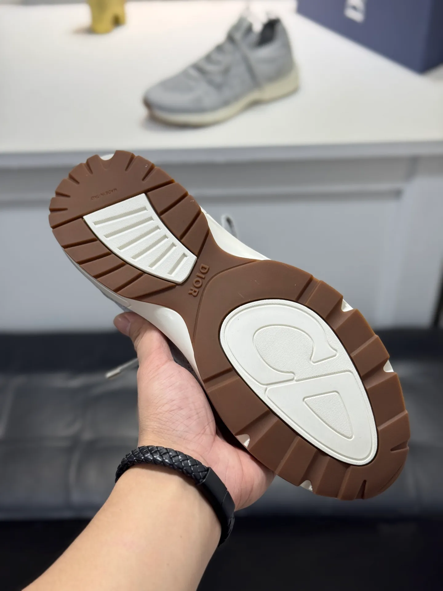 Men's shoes💰400【New style】🎠🎠Dior🔍Top purchasing agent🇮🇹 Di The new super-popular sneakers from the popular sneakers are synchronized with the new counters. The uppers are made of flying woven fabrics, and the logo logo on the tongue is perfectly reproduced with complex craftsmanship that is a must-have for fashionistas. The soles: the original soles are specially provided by the original factory, and the exclusive molded soles are super comfortable. The original factory orders, 🔍🔍multiple colors are available, you can go in and out of the counter at will, welcome to compare, a must-have for fashionable men. Code number: 38-44 (45 customized